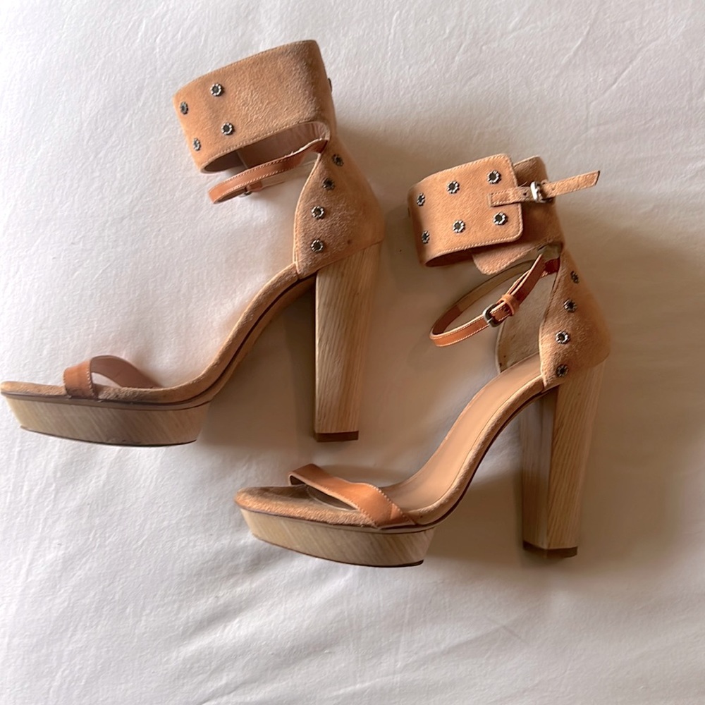 Hoss Intropia Suede Platform Heels size 36. Peach